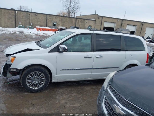 Продажа на аукционе авто 2015 Chrysler Town & Country Touring-l, vin: 2C4RC1CG6FR584206, номер лота: 44487981