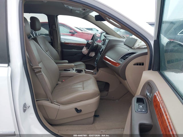 Продажа на аукционе авто 2015 Chrysler Town & Country Touring-l, vin: 2C4RC1CG6FR584206, номер лота: 44487981