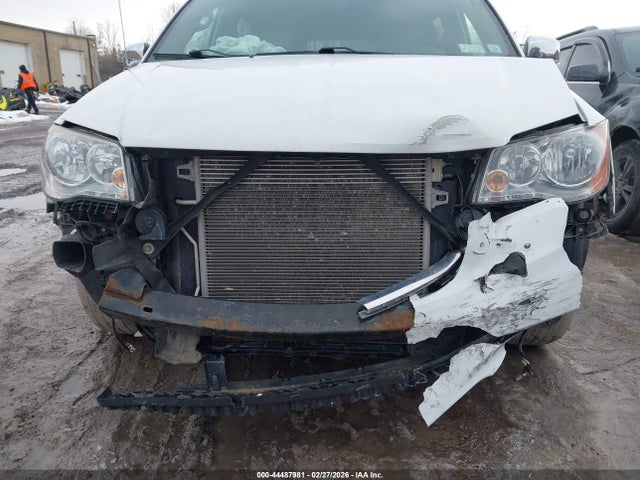 Продажа на аукционе авто 2015 Chrysler Town & Country Touring-l, vin: 2C4RC1CG6FR584206, номер лота: 44487981