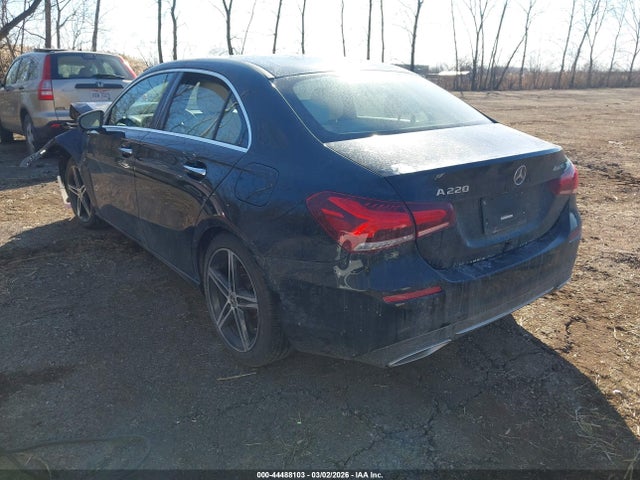 2022 MERCEDES-BENZ A 220 W1K3G4FB0NJ336599 Photo 2