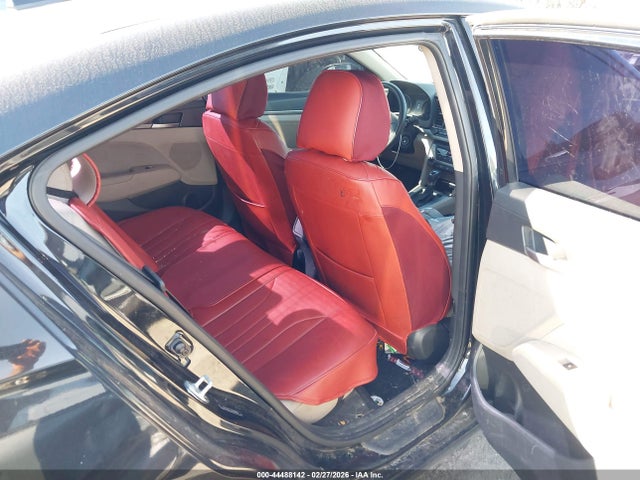 5NPD84LF7JH246890 Hyundai ELANTRA SEL