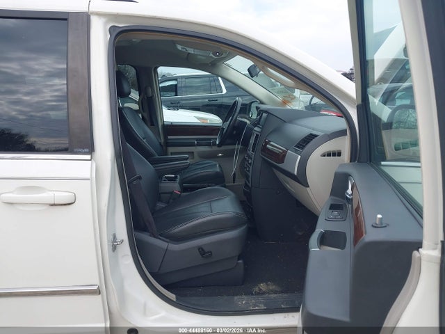 2010 Chrysler Town & Country Touring Plus მანქანა იყიდება აუქციონზე, vin: 2A4RR8DX3AR435146, აუქციონის ნომერი: 44488160