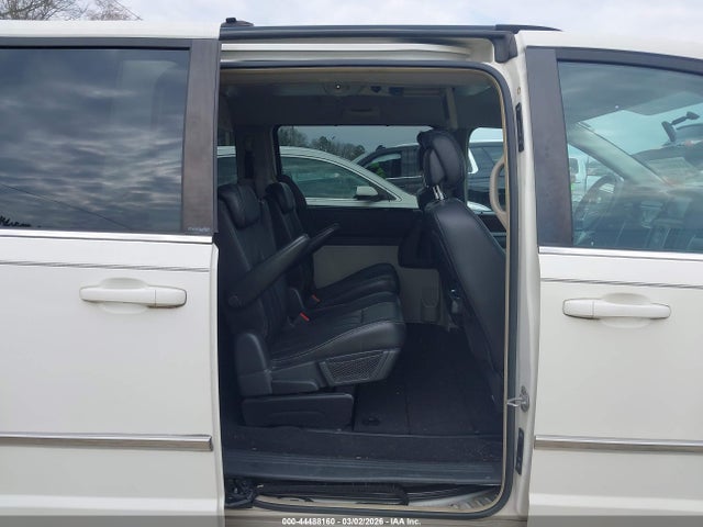 2010 Chrysler Town & Country Touring Plus მანქანა იყიდება აუქციონზე, vin: 2A4RR8DX3AR435146, აუქციონის ნომერი: 44488160