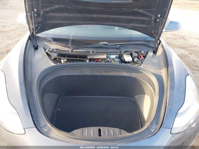 44488204 :رقم المزاد ، 5YJ3E1EB9JF073126 vin ، 2018 Tesla Model 3 Long Range/performance مزاد بيع