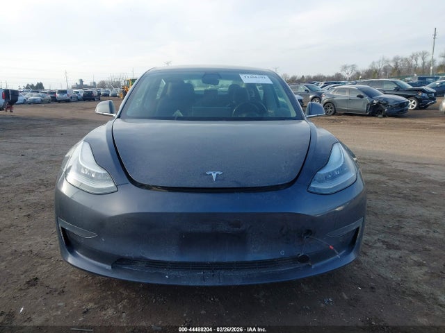 44488204 :رقم المزاد ، 5YJ3E1EB9JF073126 vin ، 2018 Tesla Model 3 Long Range/performance مزاد بيع