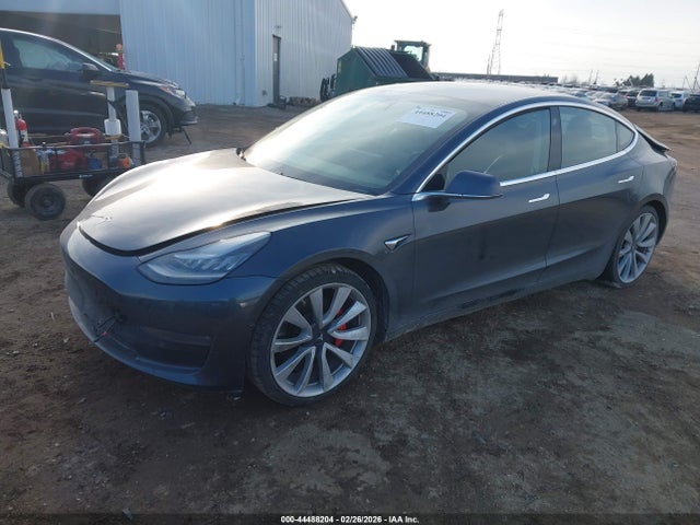 44488204 :رقم المزاد ، 5YJ3E1EB9JF073126 vin ، 2018 Tesla Model 3 Long Range/performance مزاد بيع