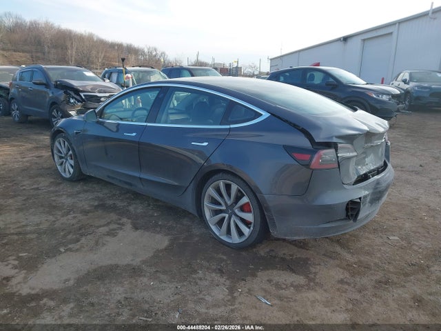 44488204 :رقم المزاد ، 5YJ3E1EB9JF073126 vin ، 2018 Tesla Model 3 Long Range/performance مزاد بيع