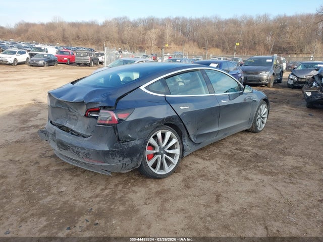 44488204 :رقم المزاد ، 5YJ3E1EB9JF073126 vin ، 2018 Tesla Model 3 Long Range/performance مزاد بيع