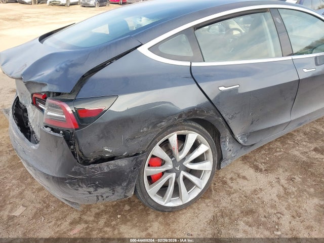 44488204 :رقم المزاد ، 5YJ3E1EB9JF073126 vin ، 2018 Tesla Model 3 Long Range/performance مزاد بيع