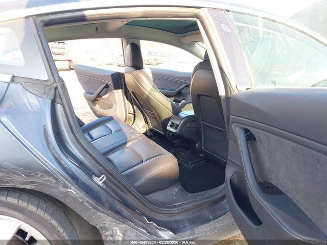 44488204 :رقم المزاد ، 5YJ3E1EB9JF073126 vin ، 2018 Tesla Model 3 Long Range/performance مزاد بيع