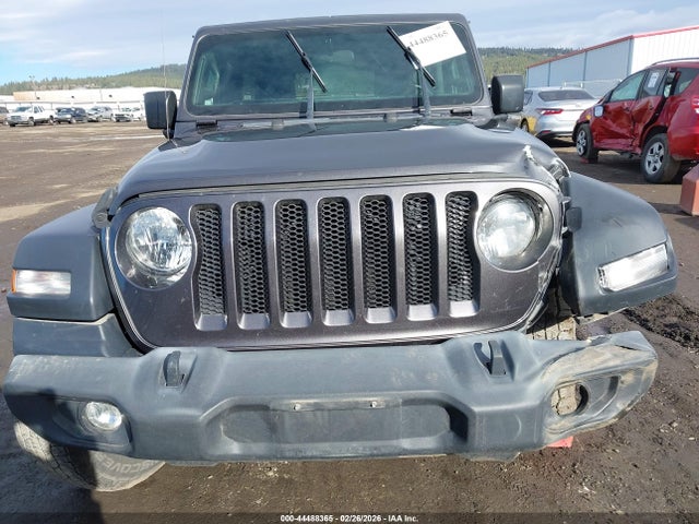 1C4HJXDN5JW325451 Jeep Wrangler Unlimited Sport S 4x4