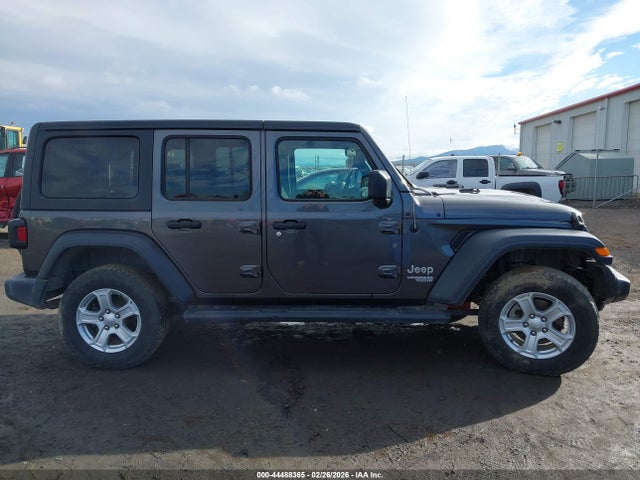 1C4HJXDN5JW325451 Jeep Wrangler Unlimited Sport S 4x4