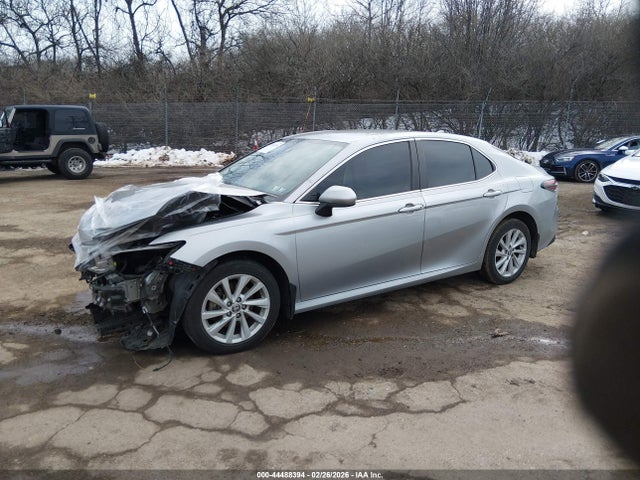 Toyota CAMRY LE 2022 4T1C11AK6NU657025 Image 2