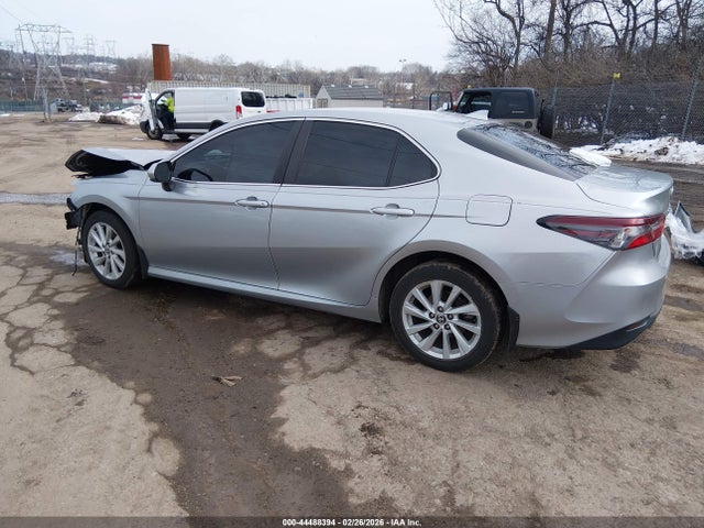 Toyota CAMRY LE 2022 4T1C11AK6NU657025 Image 3