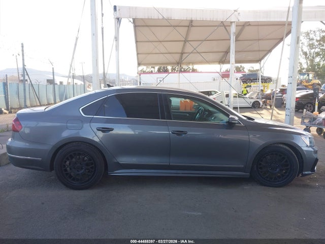 1VWDT7A35HC049986 Volkswagen Passat 1.8t R-line