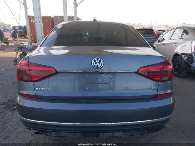 1VWDT7A35HC049986 Volkswagen Passat 1.8t R-line