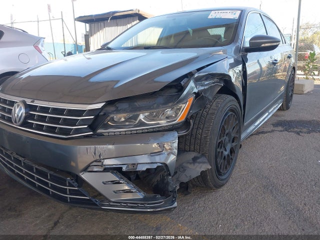 1VWDT7A35HC049986 Volkswagen Passat 1.8t R-line