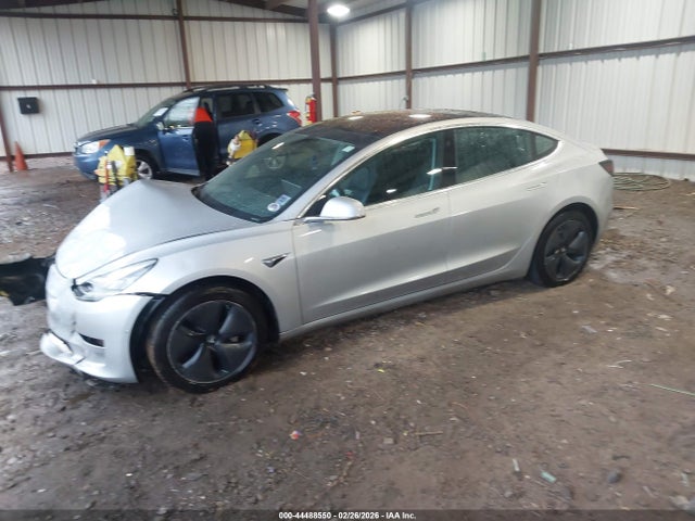 44488550 :رقم المزاد ، 5YJ3E1EB9JF104567 vin ، 2018 Tesla Model 3 Long Range/performance مزاد بيع