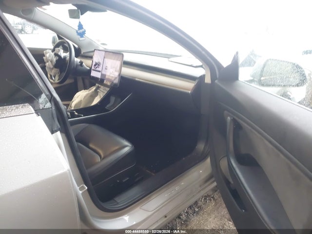 44488550 :رقم المزاد ، 5YJ3E1EB9JF104567 vin ، 2018 Tesla Model 3 Long Range/performance مزاد بيع