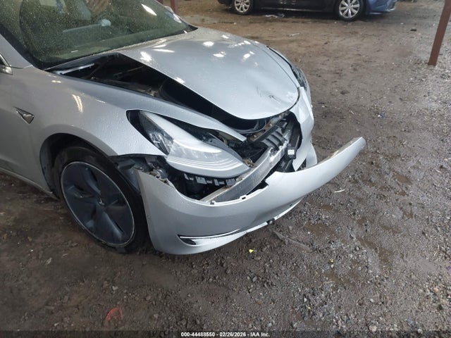 44488550 :رقم المزاد ، 5YJ3E1EB9JF104567 vin ، 2018 Tesla Model 3 Long Range/performance مزاد بيع