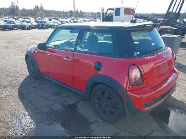 2008 MINI COOPER S WMWMF73528TT89537 Photo 2