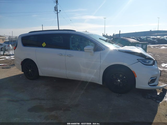 Продаж на аукціоні авто 2022 Chrysler Pacifica Touring L, vin: 2C4RC1BG1NR115170, номер лоту: 44488766