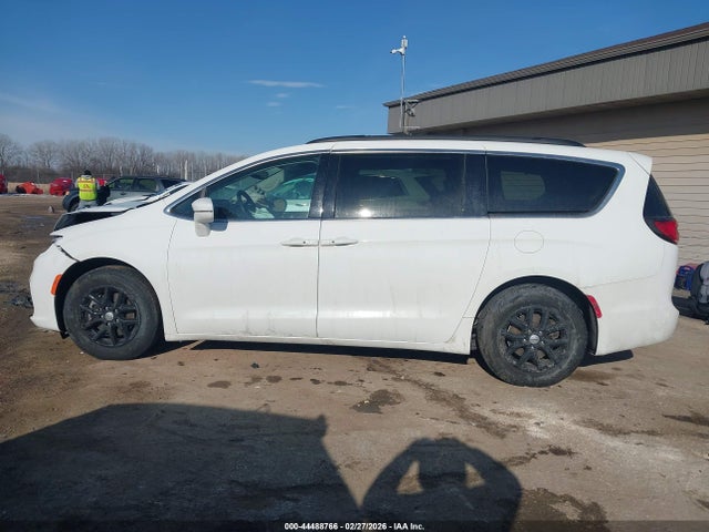 Продаж на аукціоні авто 2022 Chrysler Pacifica Touring L, vin: 2C4RC1BG1NR115170, номер лоту: 44488766