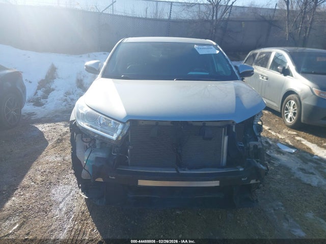 44488808 :رقم المزاد ، 5TDBZRFH2KS702028 vin ، 2019 Toyota Highlander Le Plus مزاد بيع