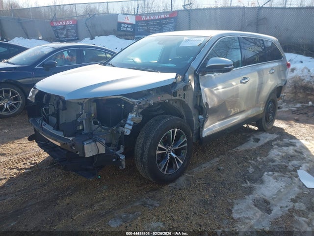44488808 :رقم المزاد ، 5TDBZRFH2KS702028 vin ، 2019 Toyota Highlander Le Plus مزاد بيع