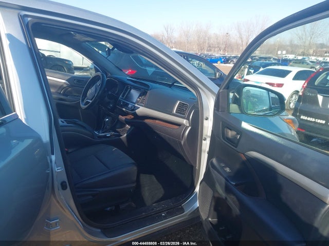 44488808 :رقم المزاد ، 5TDBZRFH2KS702028 vin ، 2019 Toyota Highlander Le Plus مزاد بيع