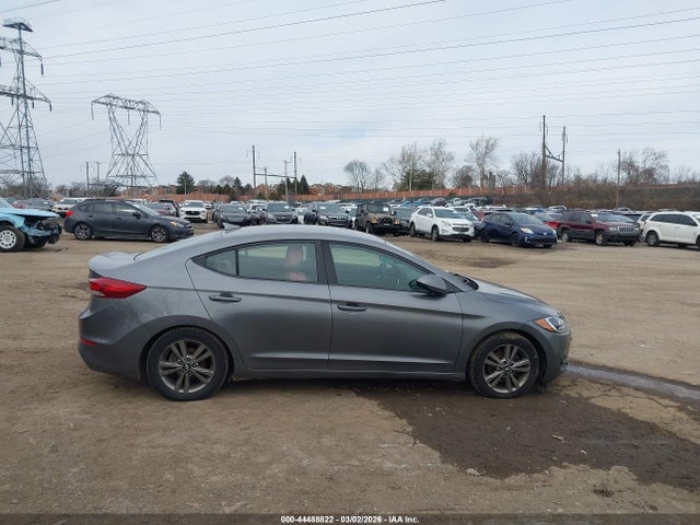 5NPD84LF0JH358818 Hyundai ELANTRA SEL