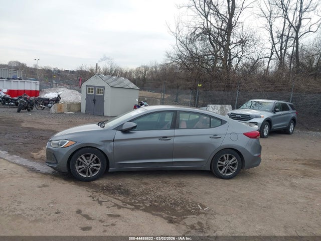 5NPD84LF0JH358818 Hyundai ELANTRA SEL