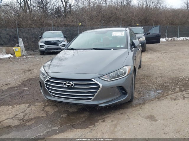5NPD84LF0JH358818 Hyundai ELANTRA SEL