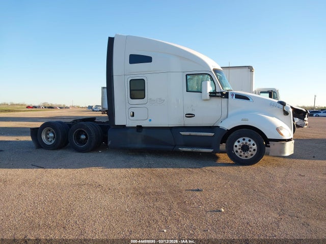 Продажа на аукционе авто 2017 Kenworth T680, vin: 1XKYDP9X7HJ175193, номер лота: 44488895