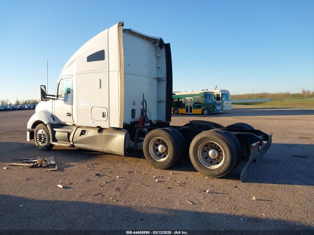 Продажа на аукционе авто 2017 Kenworth T680, vin: 1XKYDP9X7HJ175193, номер лота: 44488895