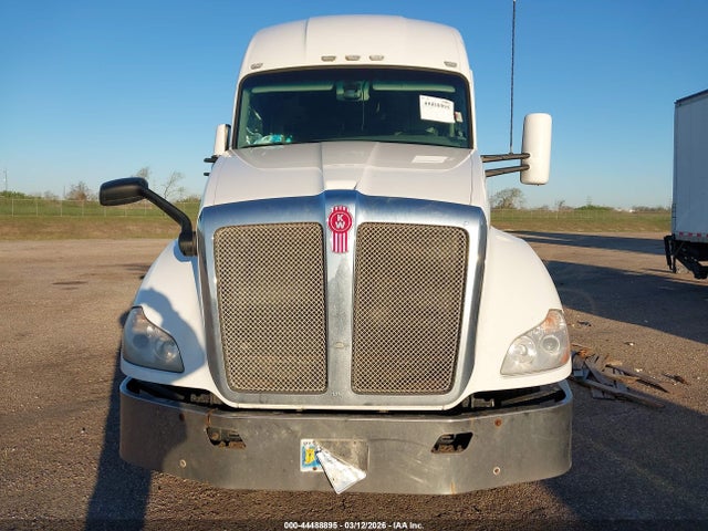 Продажа на аукционе авто 2017 Kenworth T680, vin: 1XKYDP9X7HJ175193, номер лота: 44488895