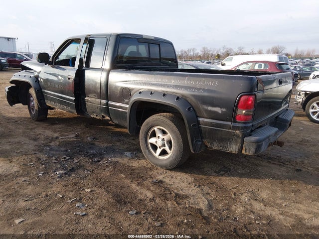 2000 DODGE RAM 1500 1B7HC13ZXYJ136894 Photo 2