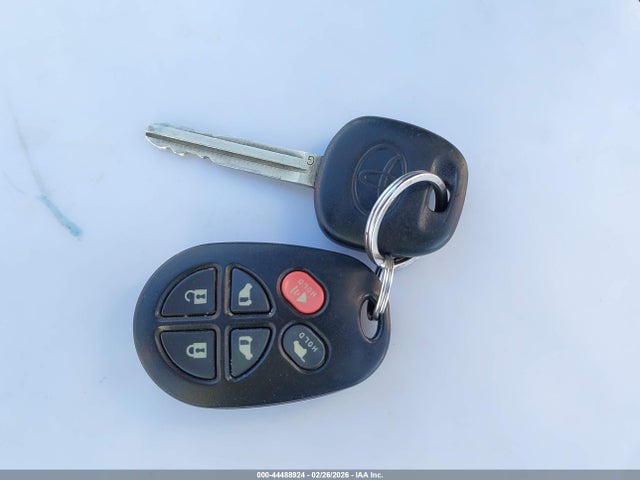 Aukcja sprzedaży 2011 Toyota Sienna Xle, vin: 5TDDK3DC7BS003205, numer aukcji: 44488924