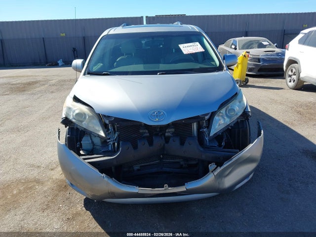Aukcja sprzedaży 2011 Toyota Sienna Xle, vin: 5TDDK3DC7BS003205, numer aukcji: 44488924