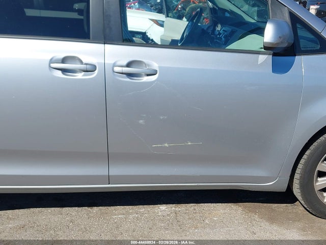 Aukcja sprzedaży 2011 Toyota Sienna Xle, vin: 5TDDK3DC7BS003205, numer aukcji: 44488924