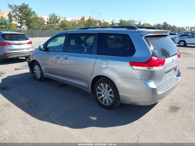 Aukcja sprzedaży 2011 Toyota Sienna Xle, vin: 5TDDK3DC7BS003205, numer aukcji: 44488924