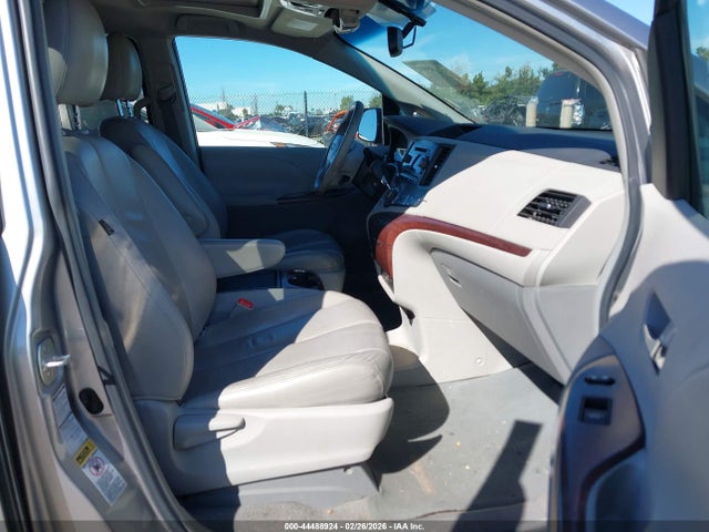 Aukcja sprzedaży 2011 Toyota Sienna Xle, vin: 5TDDK3DC7BS003205, numer aukcji: 44488924