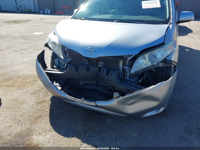 Aukcja sprzedaży 2011 Toyota Sienna Xle, vin: 5TDDK3DC7BS003205, numer aukcji: 44488924