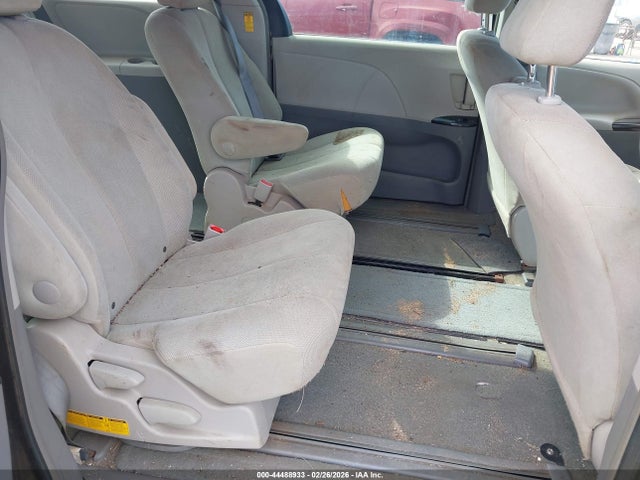 2014 Toyota Sienna L V6 7 Passenger მანქანა იყიდება აუქციონზე, vin: 5TDZK3DC9ES473732, აუქციონის ნომერი: 44488933
