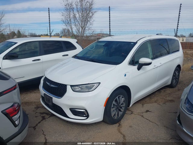 Chrysler Pacifica Hybrid Touring L 2023 2C4RC1L74PR518142 Image 2
