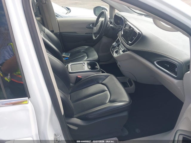 Chrysler Pacifica Hybrid Touring L 2023 2C4RC1L74PR518142 Image 5