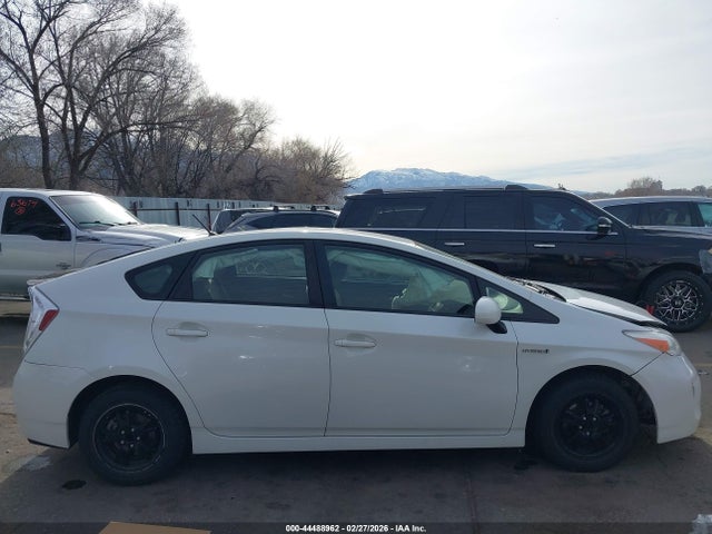 Toyota Prius Two 2015 JTDKN3DUXF0456489 Image 13
