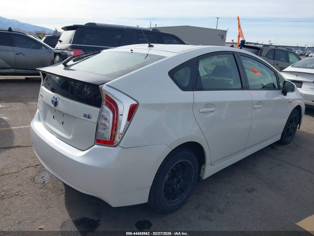 Toyota Prius Two 2015 JTDKN3DUXF0456489 Image 4