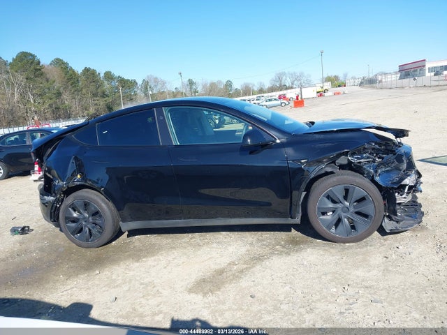 2024 Tesla Model Y Long Range Dual Motor All-wheel Drive მანქანა იყიდება აუქციონზე, vin: 7SAYGDEE6RA331643, აუქციონის ნომერი: 44488982