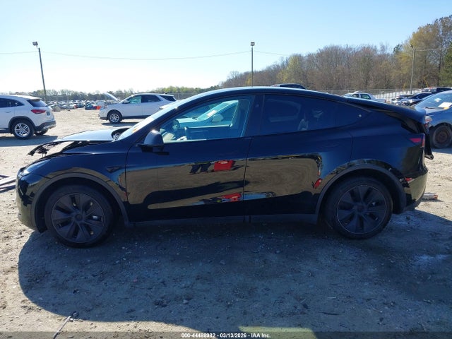 2024 Tesla Model Y Long Range Dual Motor All-wheel Drive მანქანა იყიდება აუქციონზე, vin: 7SAYGDEE6RA331643, აუქციონის ნომერი: 44488982
